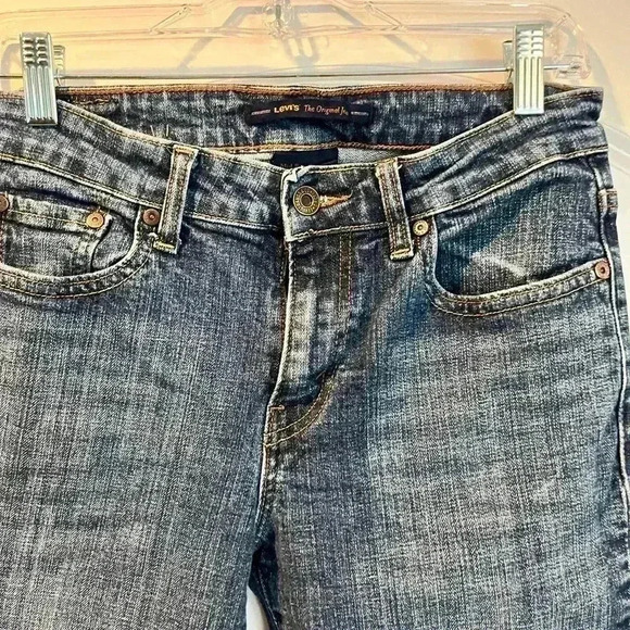 Mid-Rise Skinny Levi’s - Size 8M - Picture 3 of 7